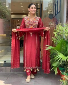 Elegant Beige Chanderi Silk Kurta Set with Embroidered Dupatta – Ready to Wear