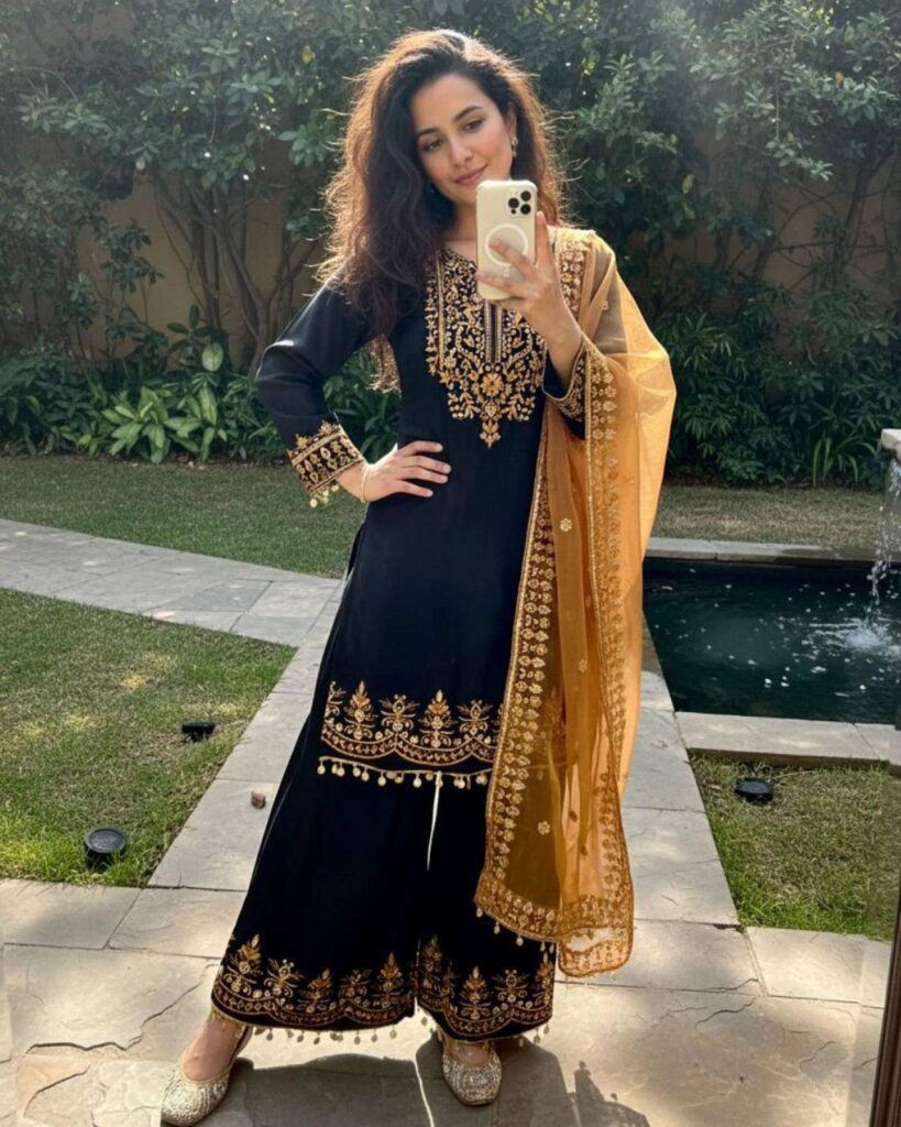 Aesthetic-Fit Chinnon Silk Zari Embroidery And 5mm Sequins Work Kurti Plazzo Set with Organza Dupatta